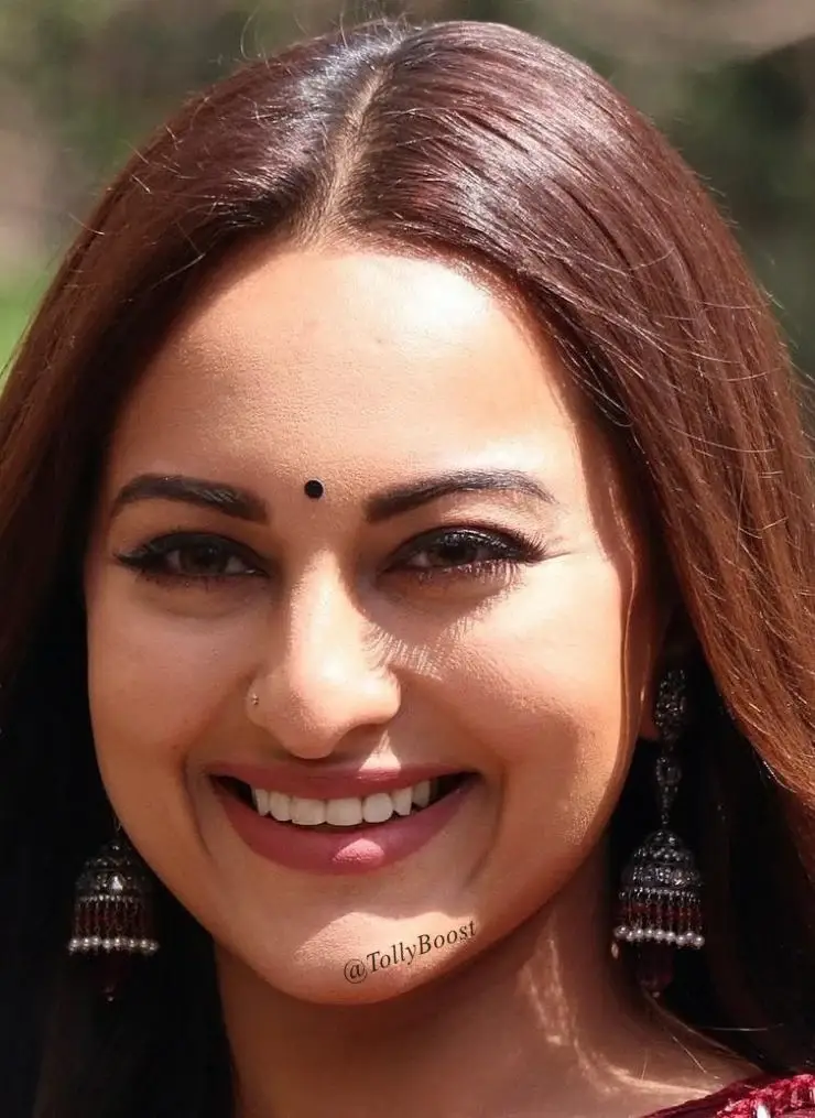 INDIAN GIRL SONAKSHI SINHA EARRINGS FACE CLOSEUP